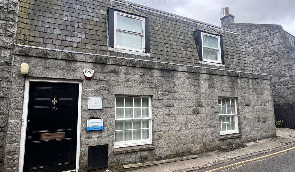 12a Albyn Grove